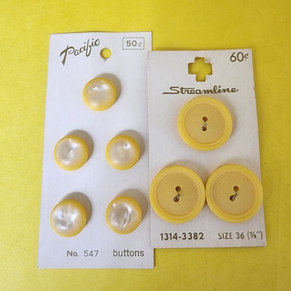Vintage Mother of Pearl Buttons on Original Cards Blue, Pink, Yellow, Pearl ๐งต๐ชก - Picture 9 of 16